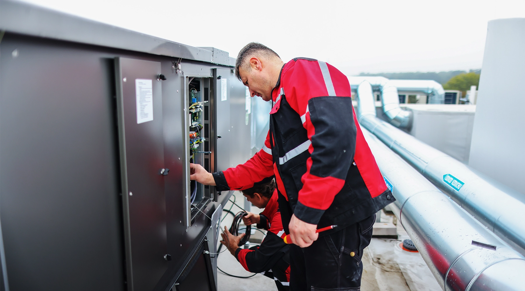 Spolehlivé řešení pro elektroinstalace ve vašich developerských projektech. Vytváříme spojení mezi budoucností a elektrickými systémy.